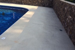 03_wall_around_pool.JPG