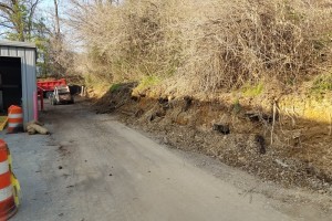 26_retaining_wall_behind_expressoilchange.jpg